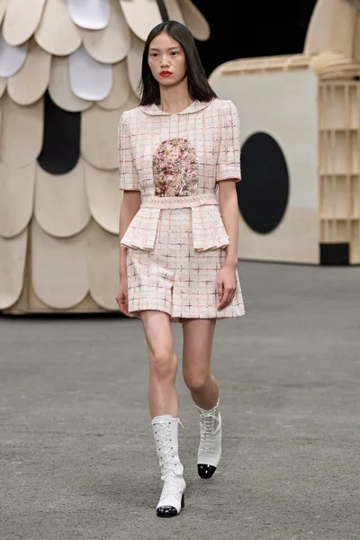 Look 15